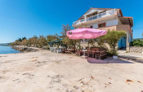 1 Bedroom Amazing Apartment In Nevidane - Foto 2