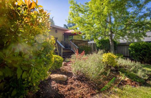 Chic, and Cozy, Centrally Located getaway - Foto 33