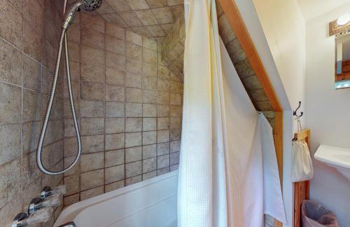 Lazy Lumberjack Lakeside Cottage - Photo 6