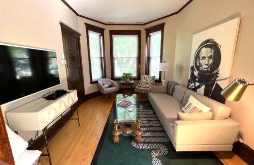 Irving Park updated vintage top unit 2-flat - Photo 11