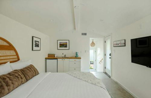 Ladybird Villa - Heated Saltwater Pool - Walk to SoCo - Photo 36