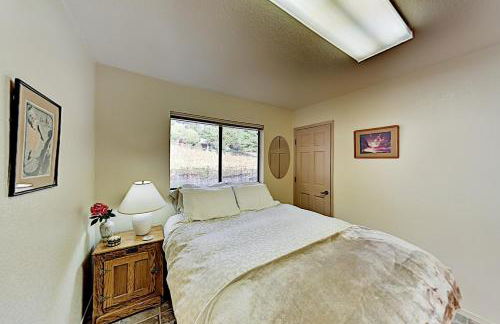 Mtn-View Retreat with Hot Tub and Deck in Sebastopol - Foto 10