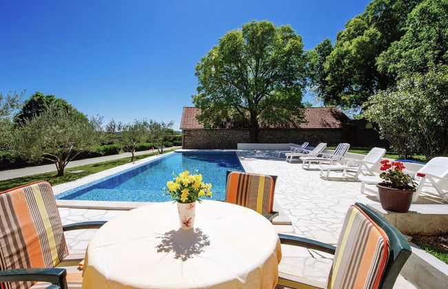 Spacious Holiday Home With Private Pool - Foto 19