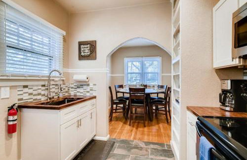 Olympic House Downtown w Hot Tub Fire pit & BBQ - Foto 12