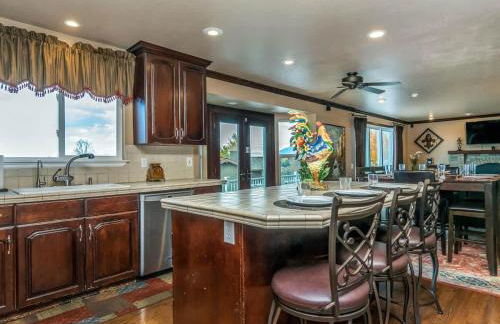 Wasatch Retreat in Draper with Mtn Views Theater and Hot Tub - Foto 11