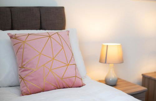 City Access - 3 Beds - Parking - Smart TVs - Foto 10