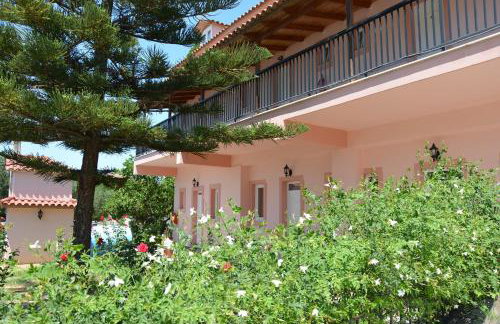 Red Rose Garden - Photo 22