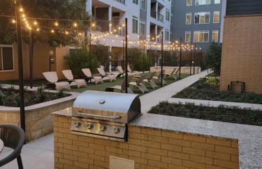 Beautiful Condo on Riverwalk w King Ste Free Parking Pet friendly centrally Located on the Riverwalk - Photo 15