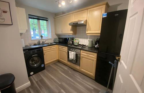 Stylish quaint home hosted by ESONGRACE Stays in Stoke-on-Trent - Perfect for Families - Contractors - Holiday makers - Emergency Housing - Professionals - Foto 26