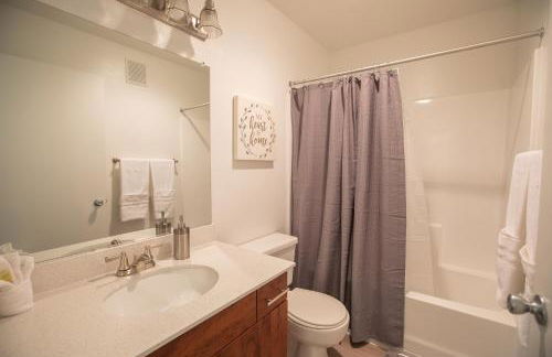 Huge Oceanside Private 2BR Apartment-Pool-Gym-Spa - Photo 7