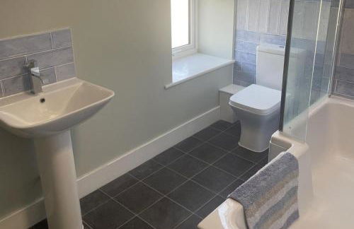 Cottage - Sleeps 4 - Pet Friendly - Parking - Foto 6