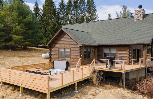 Secluded w/ Deck Views, Hot Tub, & Ping Pong Hudson in the Berks by Avantstay - Foto 46