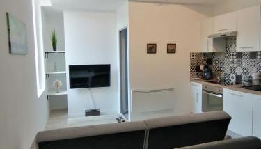 Jungle Zen Beau T2 avec jardin Gare 100m - Foto 4