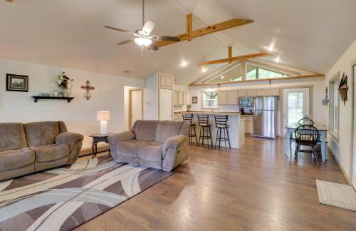 Bullfrog Bluff Mountain View Cabin with Deck! - Foto 6