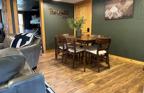 The Chalet - Spacious 7 bedroom near Sugarloaf, on Snowmobile and UTV trails, Hiking, Golf and Flagstaff Lake across the street - Foto 58