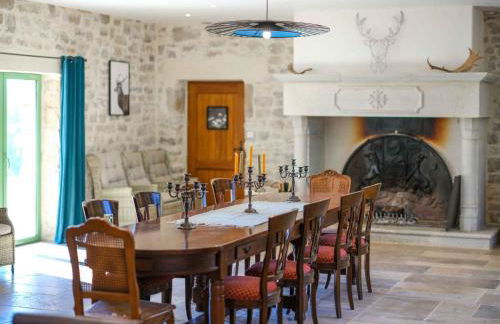 Mas des Sylves - Piscine intérieure chauffée - Parc de 100 hectares - Foto 19