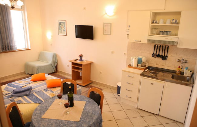 Sea front stone house - Photo 18