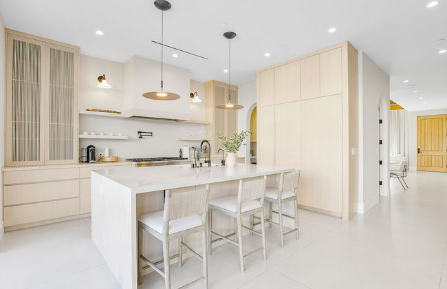 Villa Camellia - Charming 5 BR Home in the Heart of Studio City - Photo 17