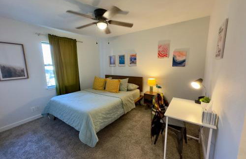 5 Star Stay Large Remodeled Modern 4BR Near UNT and TWU Sleeps 10 - Foto 23