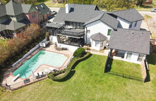 Lakefront Luxe 6BR 4B Home with Pool & Hot Tub - Foto 41