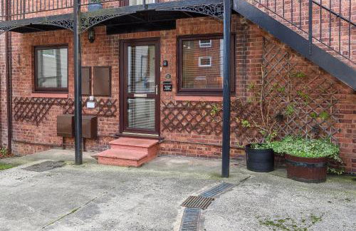 Courtyard Cottage with free onsite parking, garden, short flat walk to town - Foto 18