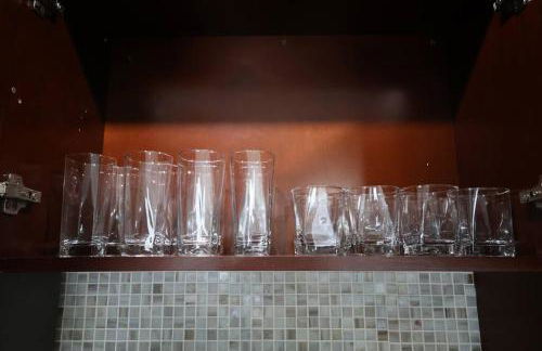 GREAT Luxe House NEAR Downtown & Marina in Miami - Photo 16