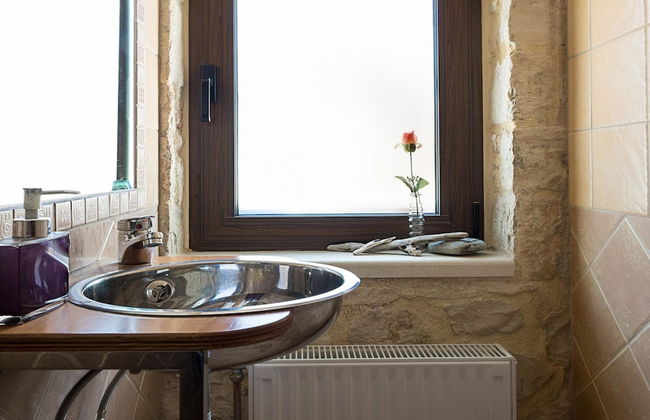 Villa in Tavronitis With Pool & Stunning Views - Photo 13