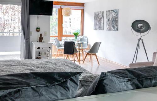 Studio near Altstadt /w Workspace, Feng-Shui & Art - Foto 10