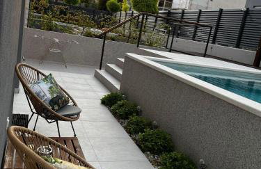 Cozy seaside apartment with private pool & terrace - Foto 8