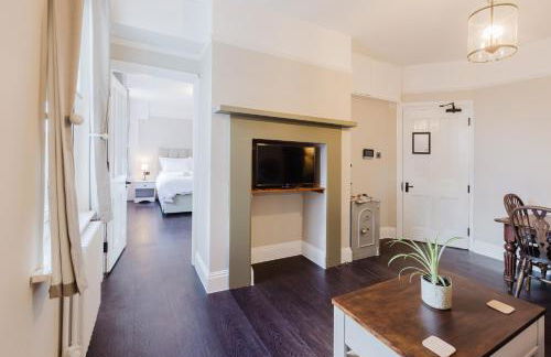 Grace's Guesthouse The Suite Room 6 - Photo 23