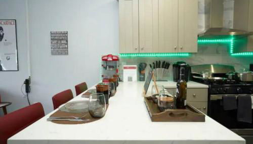 W3S - Large 7br 3bath - Sleeps 20 - 3 Living rooms - Yard and Deck - Photo 3