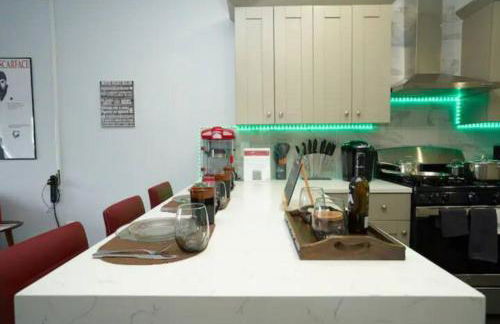 W3S - Large 7br 3bath - Sleeps 20 - 3 Living rooms - Yard and Deck - Foto 3