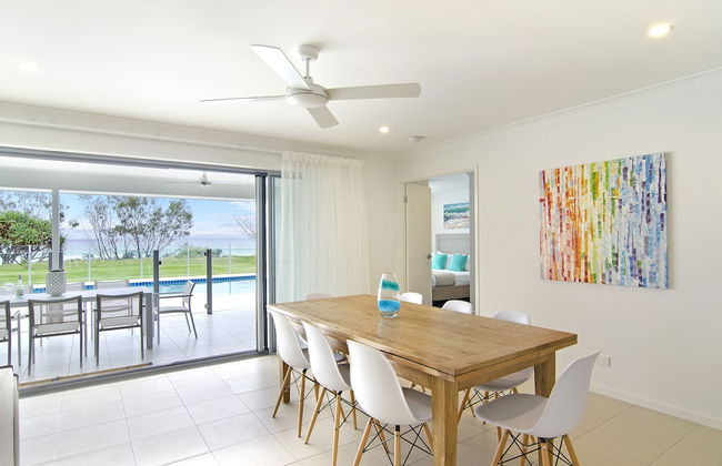 Sentosa at Tugun Beachfront Holiday Home - Photo 6