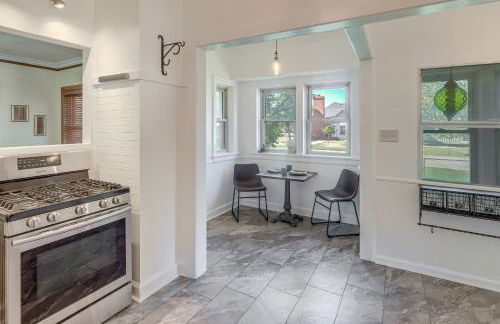 Walk to Main Street Charming Roswell Home! - Foto 9