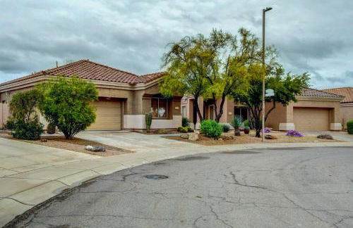 Luxe Couples Retreat with Pool and Outdoor Kitchen! - Foto 58