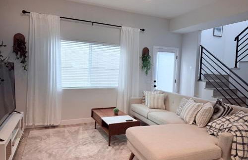 Modern Family Haven - Minutes from Disney Magic-OC - Foto 56