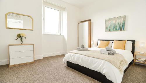 Modern Central Apartment - Photo 4