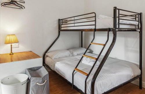 Contractors & Pets Welcome - Sleeps 1-4, less than 1 mile from M606, Ideal for Longer Stays - Foto 54