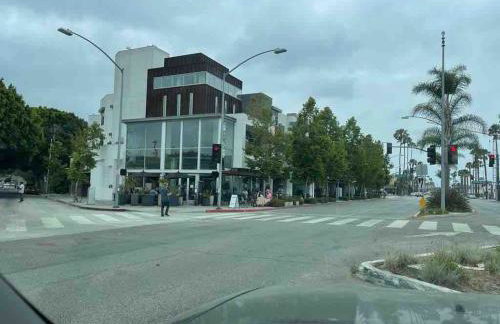 Cheerful house with EV, Parking & backyard - Foto 7