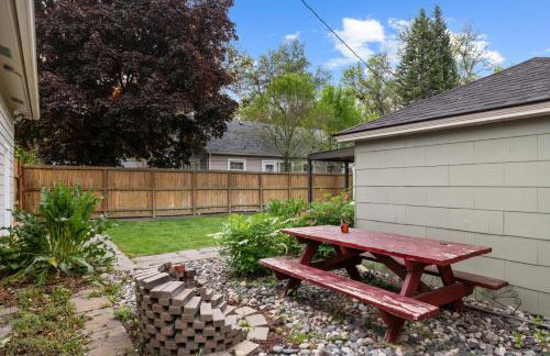 Bo360 Cheerful Home with private HOT TUB - Foto 33