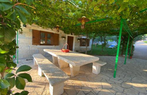 Stone Holiday Homes Stankovci with pool and Mediterranean gardens - Foto 44