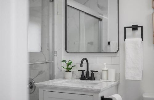 Pittsburgh Spacious and Modern Three Bedroom Apartment with Free Parking - Foto 21