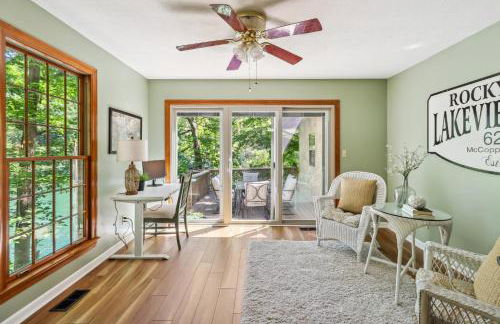 Secluded Lakefront Escape w Private Dock, 600ft Shoreline and Views, Sleeps 13 - Foto 38