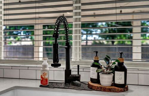 Magnolia Peaceful Vibes Cozy Near Hospital - Photo 6