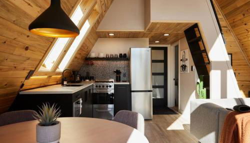 Modern A-frame w/ hot tub + view - Foto 1, stove, pet friendly