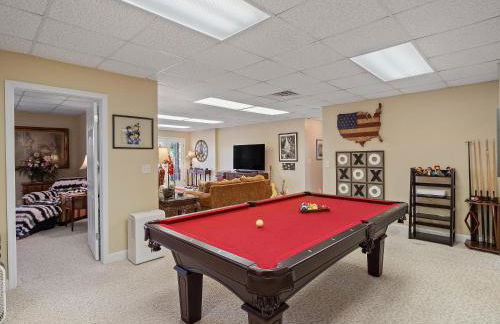 Blue Door - Entertainment Area Downstairs With A Pool Table - Foto 29