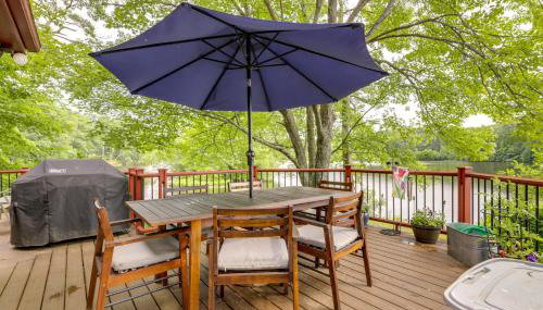 Lakefront Connecticut Retreat Near UConn - Foto 2