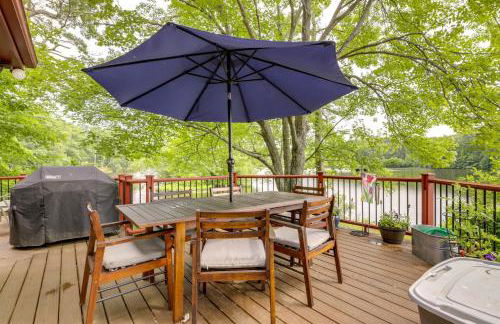 Lakefront Connecticut Retreat Near UConn - Foto 2