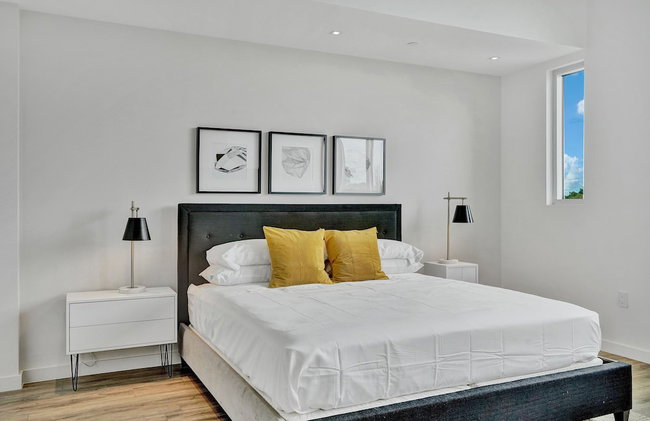 Design District Suites - Photo 18