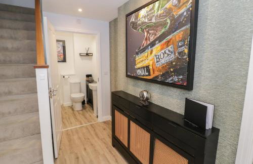 Silverstone Paddock Retreat - Photo 30